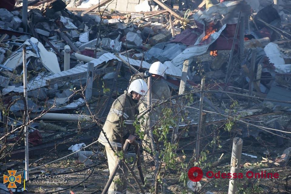 Рятувальники загасили пожежі, які виникли внаслідок ракетних ударів по Одещині