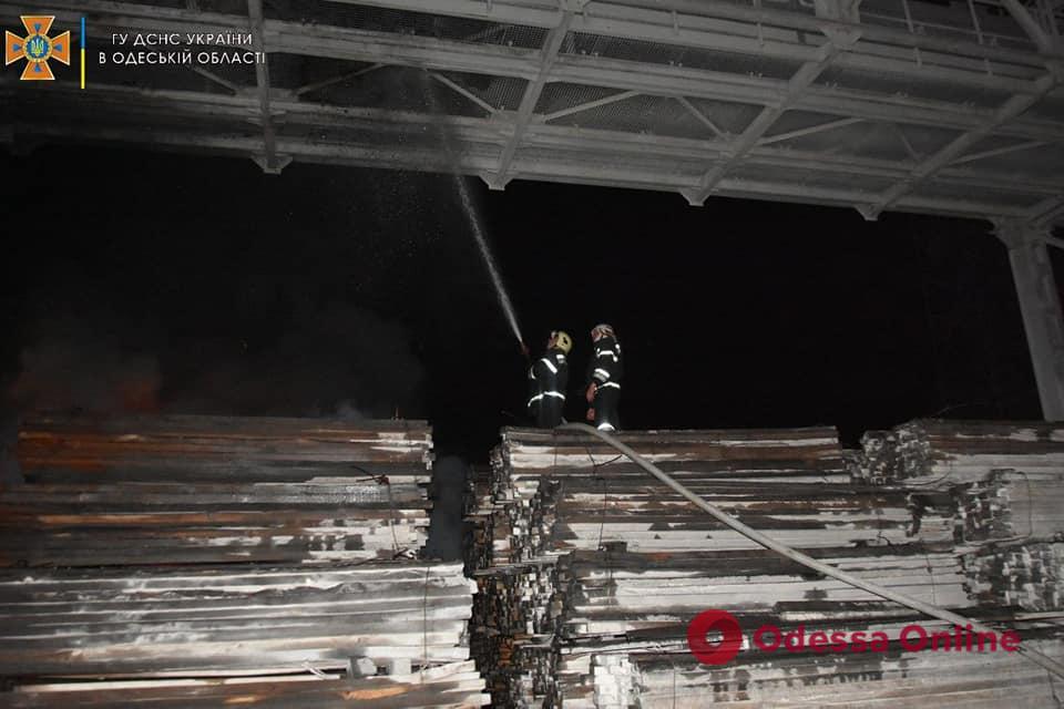 Нічна пожежа в Одеському порту: горіла деревина