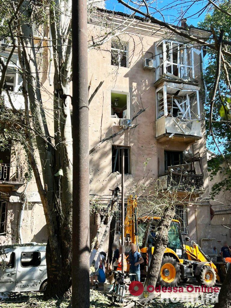Ранковий обстріл Миколаєва: пошкоджені будинки, лікарня та школа