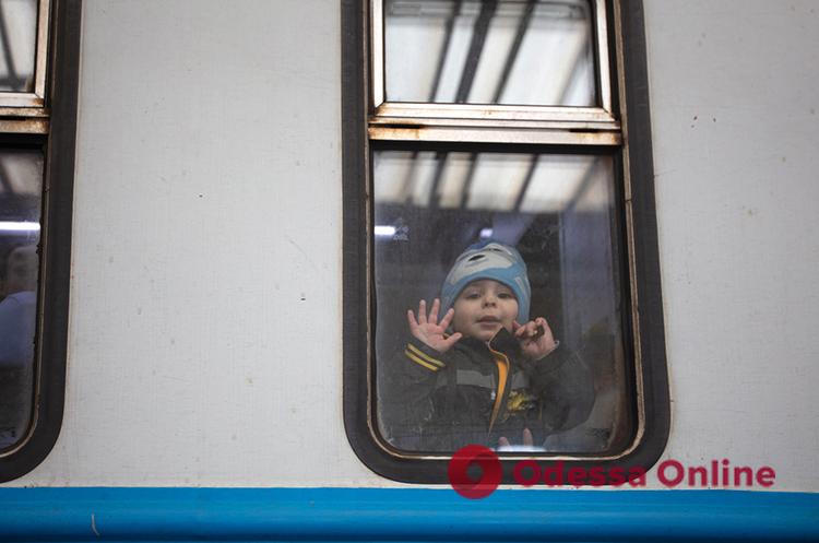 Оккупанты принудительно депортировали около двух миллионов украинцев в рф