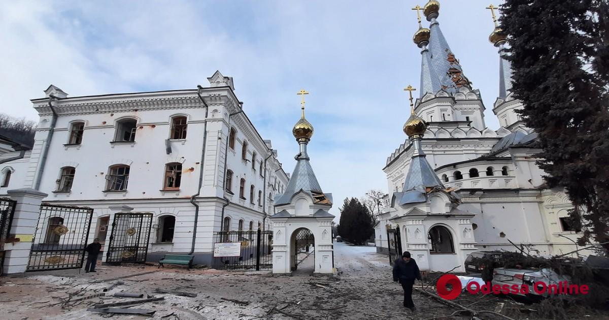 В Святогорской лавре остаются сотни людей, — глава военной администрации