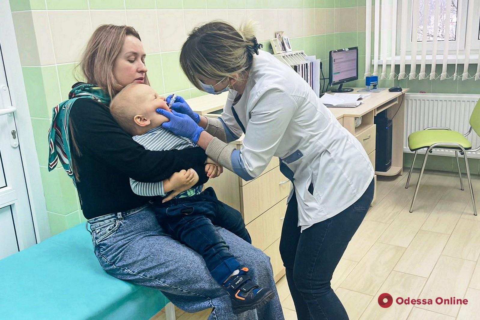 Более тысячи детей-переселенцев получили помощь в одесских поликлиниках