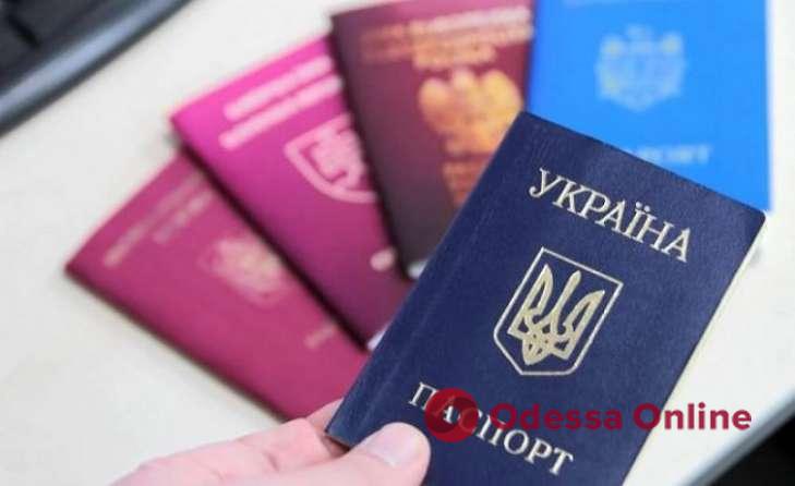 В Госпогранслужбе объяснили, как мужчины с двойным гражданством могут выехать из Украины