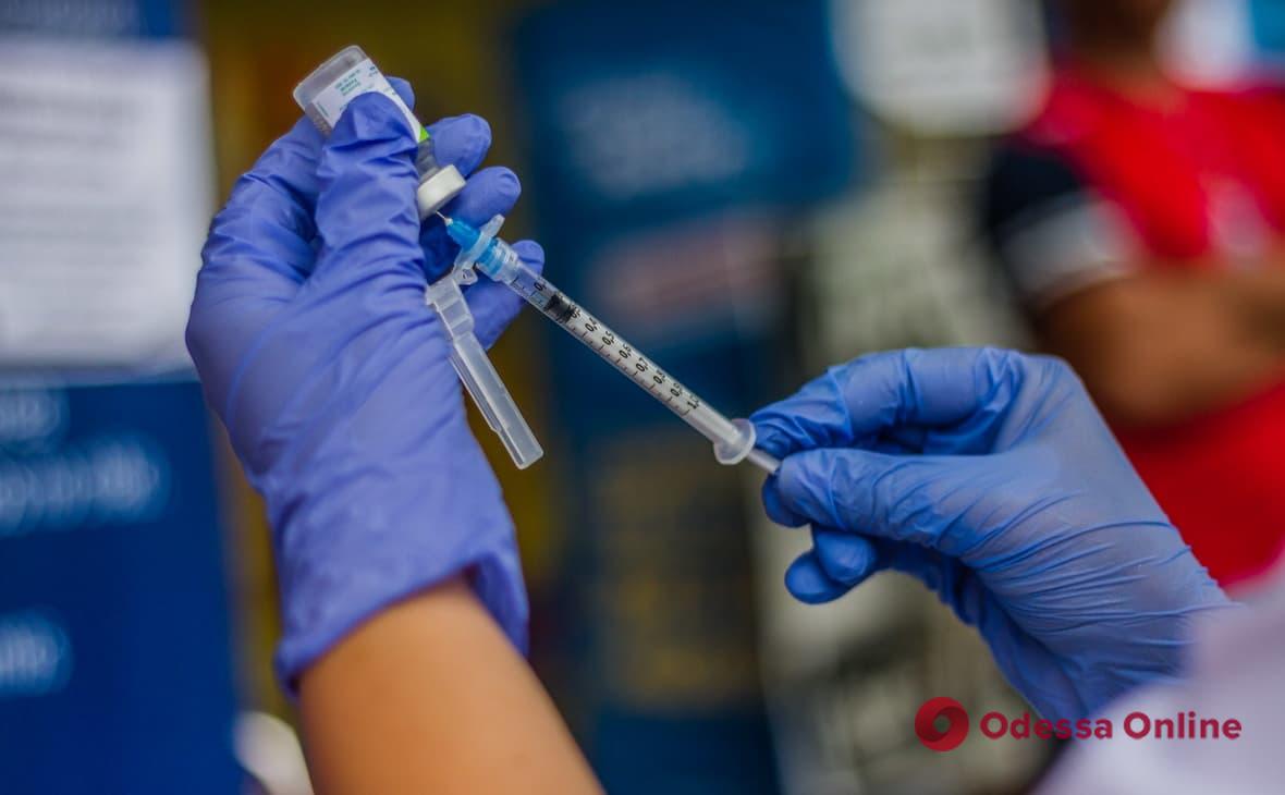 В Україні можуть запровадити четверту дозу вакцини проти коронавірусу