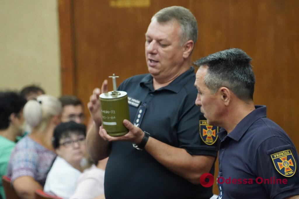 Одесские спасатели показали медикам, как вести себя при опасности
