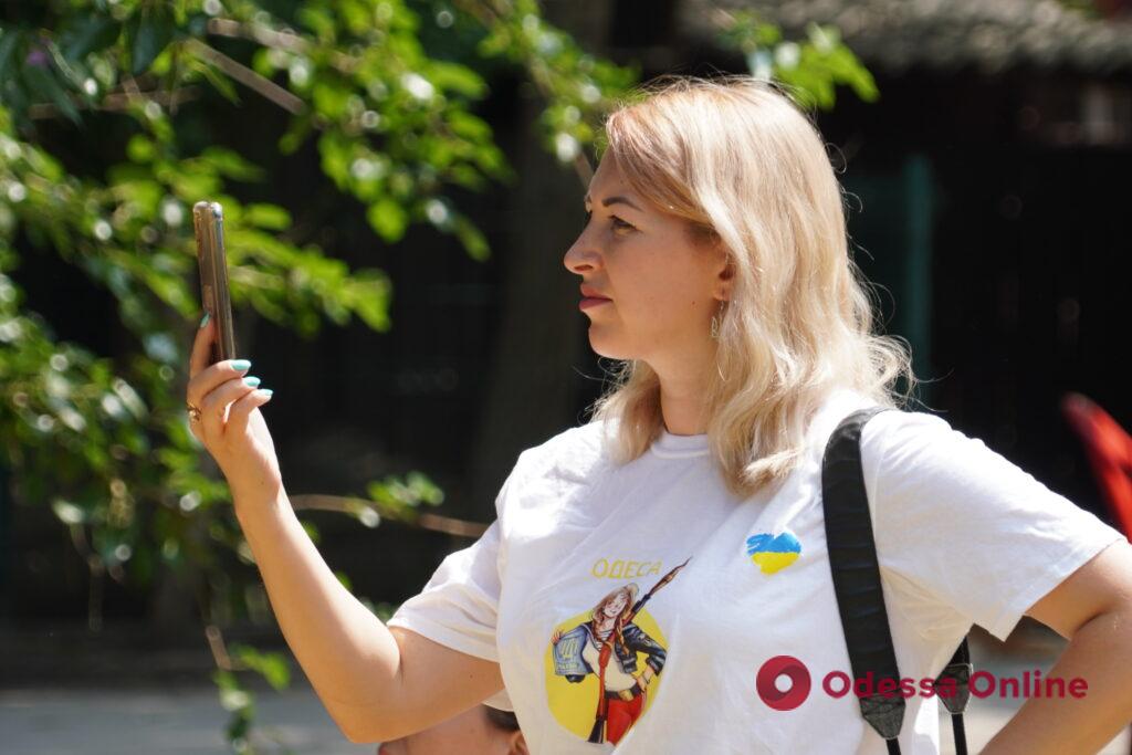 “Все спокійно, поки лунають пісні з України”: в Одеському зоопарку виступив гурт “4.5.0.”
