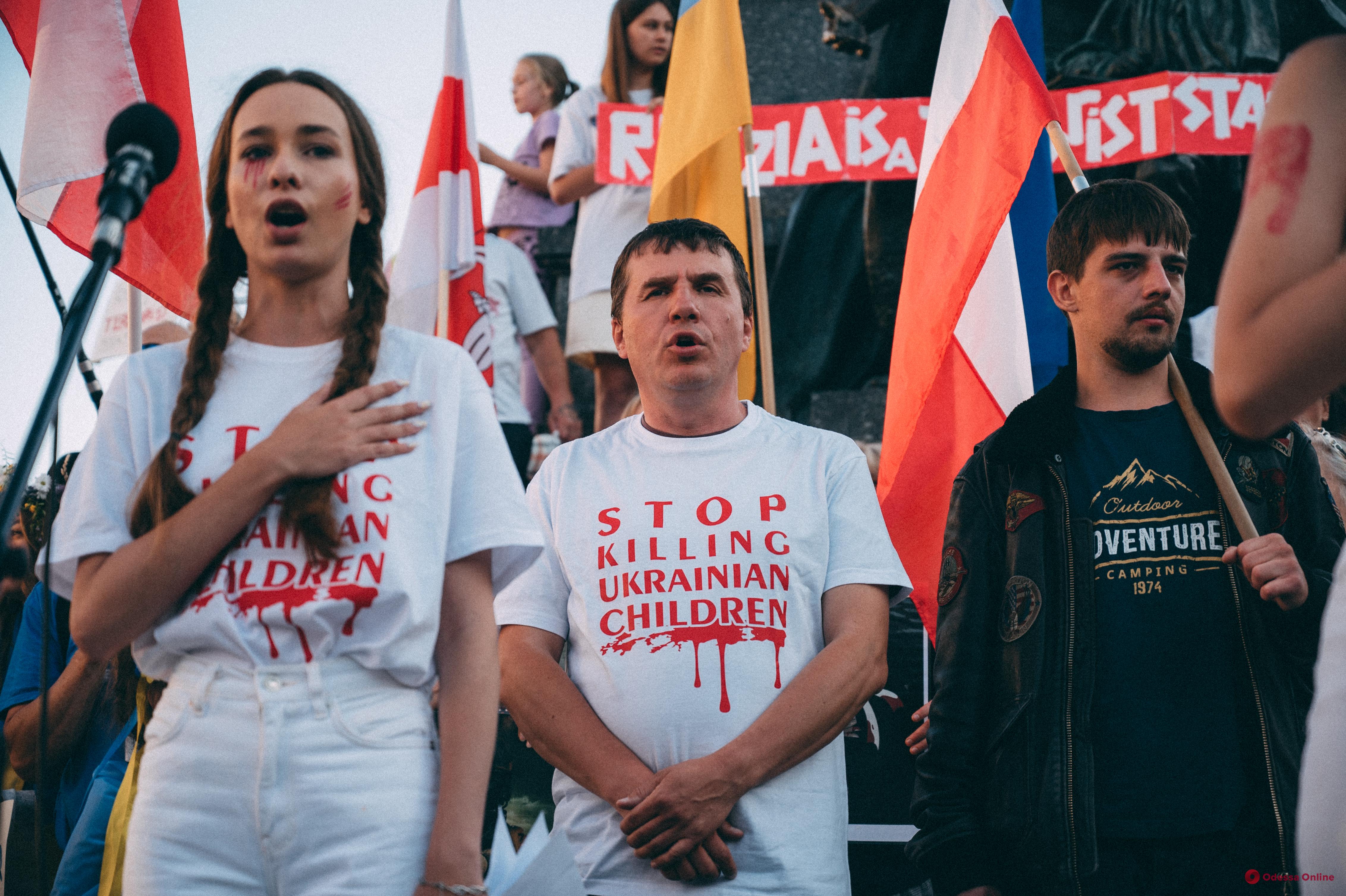 Сотні людей вийшли на вулиці Кракова та закликали світ признати росію країною-терористом (фоторепортаж)