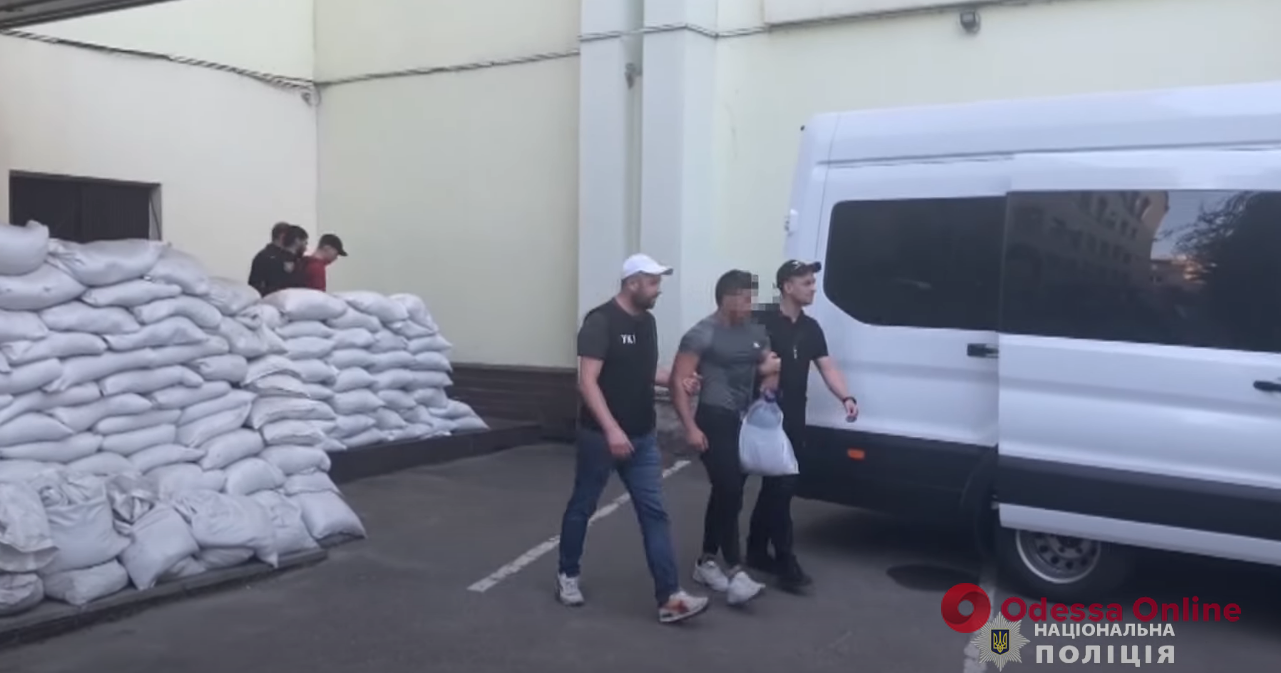 В Одесской области мошенники представлялись сотрудниками ОВА и выманивали деньги «для армии» у предпринимателей