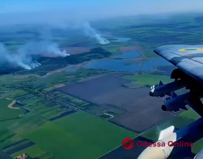 Українські винищувачі прикривають передній край оборони на сході (відео)