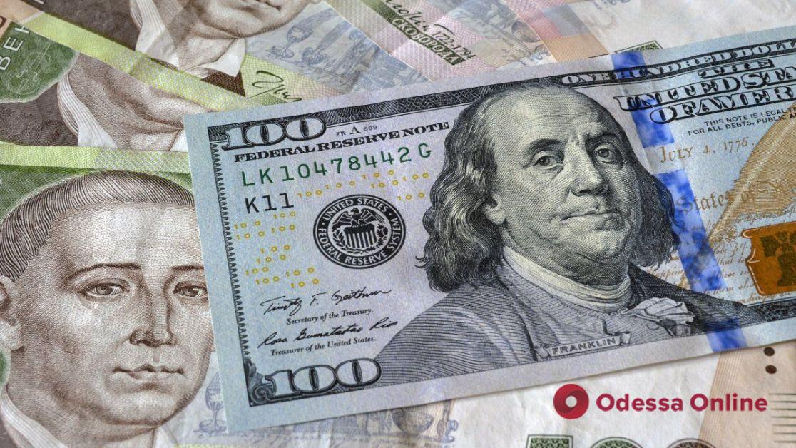 Нацбанк поднял официальный курс доллара до 36,56 гривны