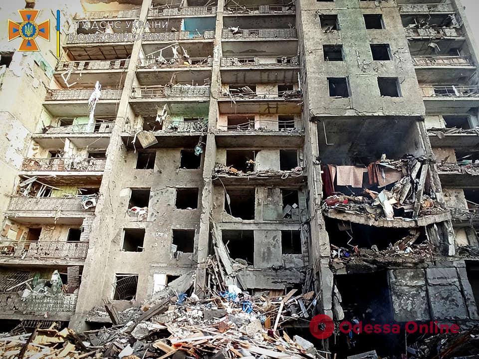Ракетный удар по Сергеевке: в Одессе собирают продукты, одежду и постельное белье для жителей разрушенного дома