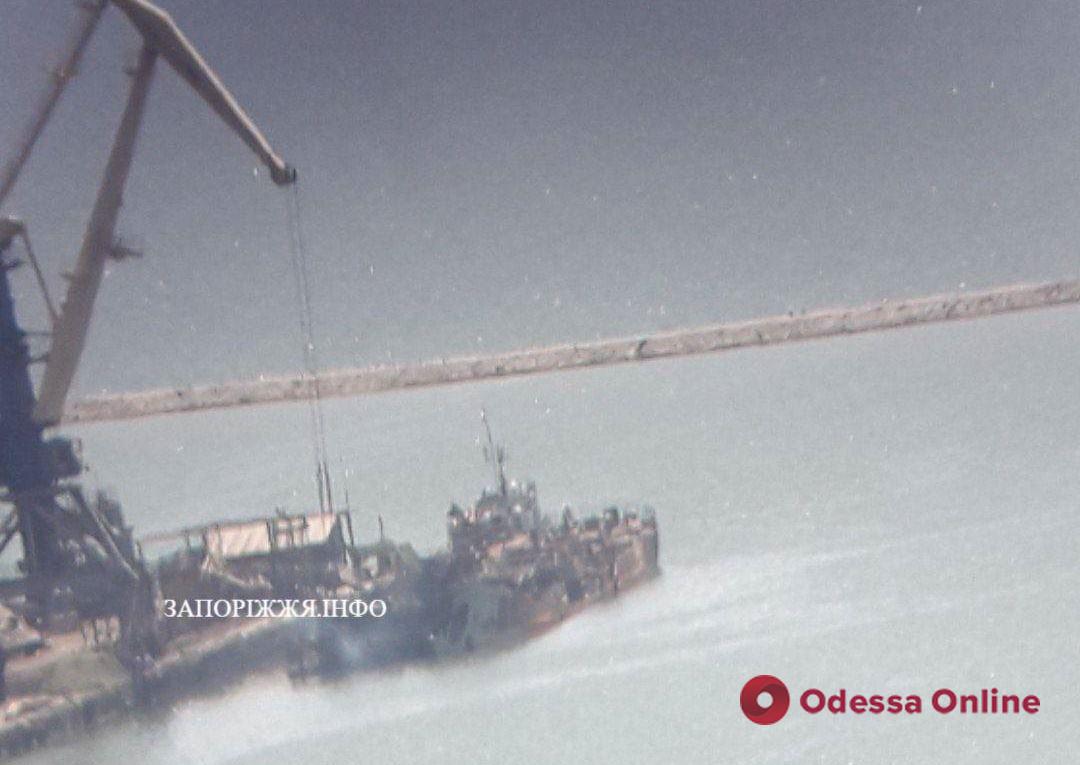 В Бердянске оккупанты подняли затопленный украинскими военными корабль «Саратов»