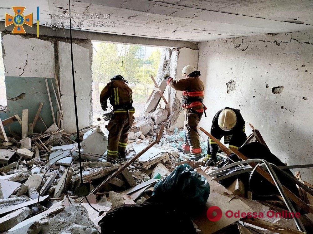 Ракетный удар по Сергеевке: спасатели продолжают разбирать завалы