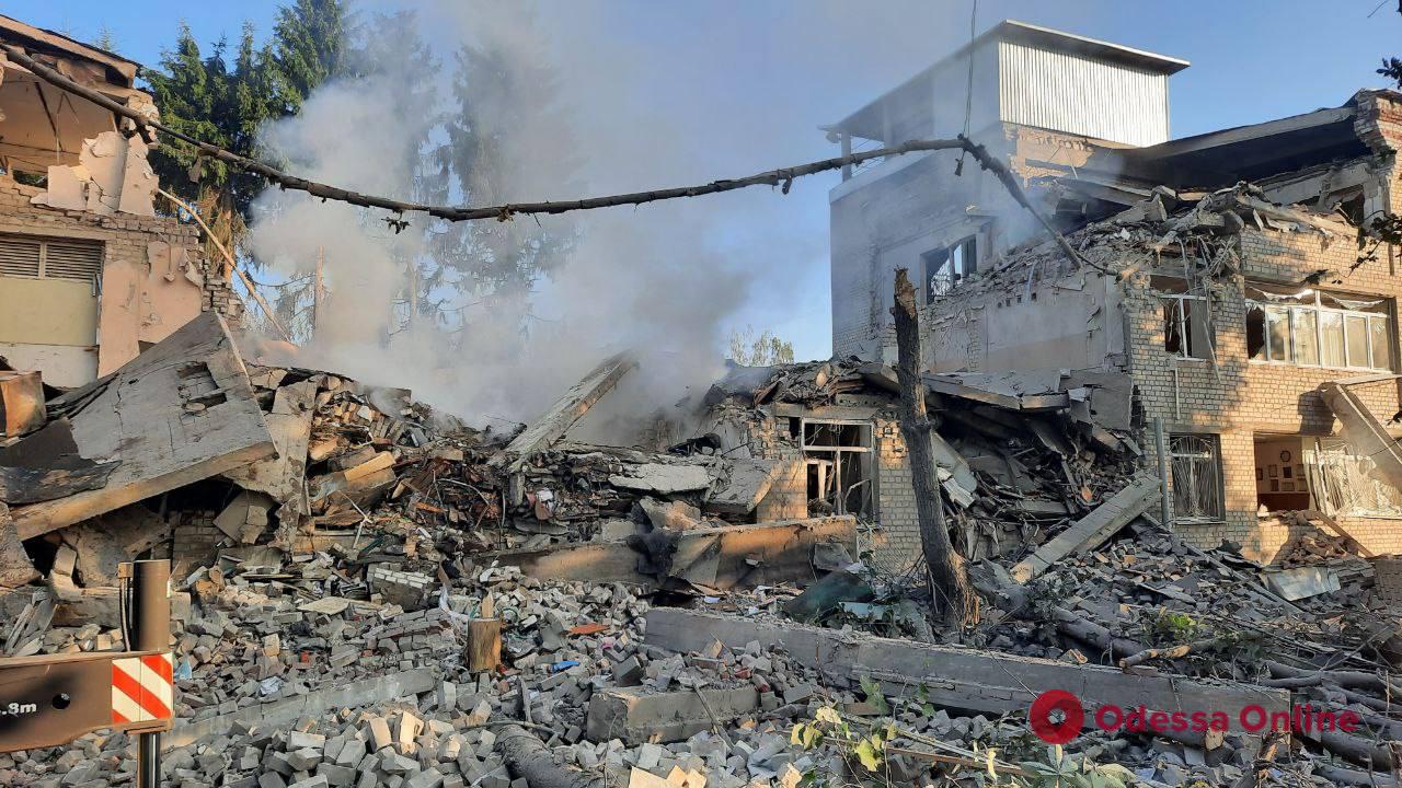 Вранці російські окупанти обстріляли Харків: зруйновано школу
