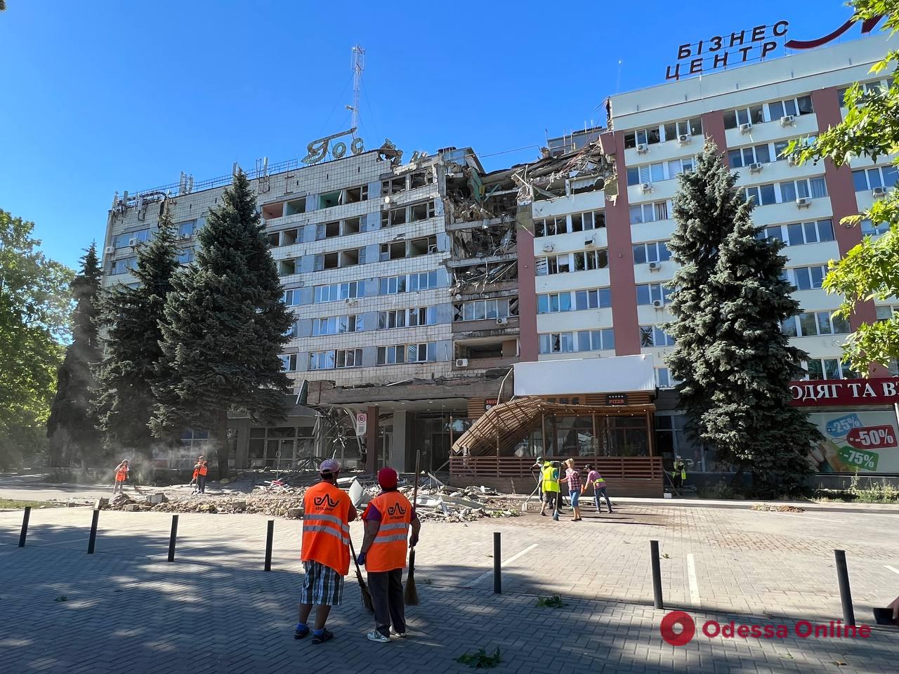 Николаев подвергся массированному ракетному обстрелу — повреждены учебные заведения, объект транспортной инфраструктуры и отель