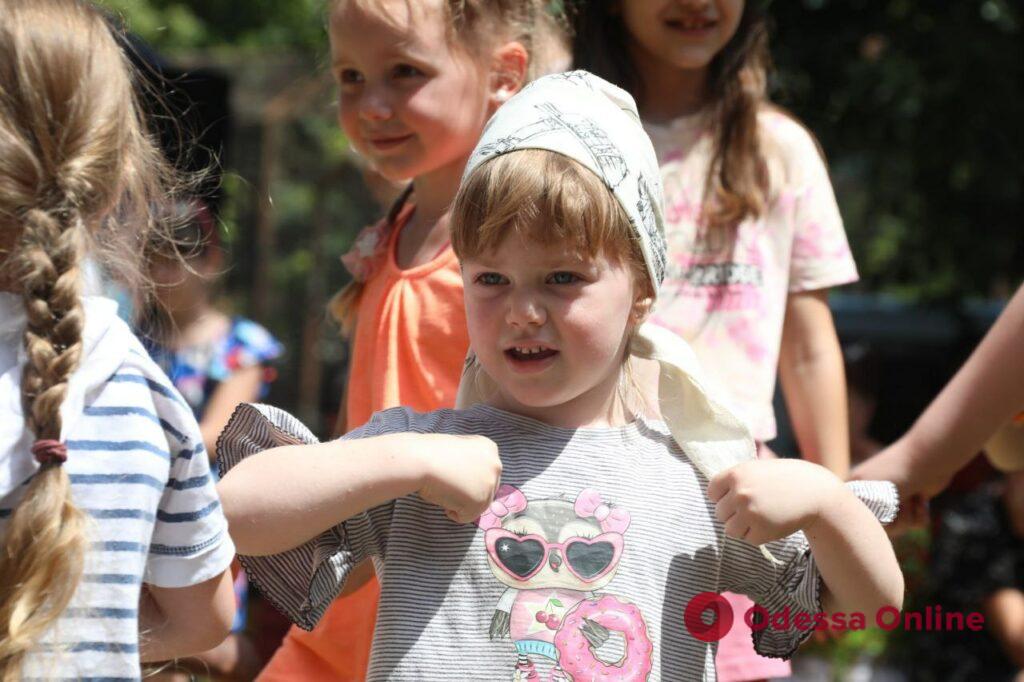 В Одеському зоопарку для дітей-переселенців виступили аніматори із Харкова