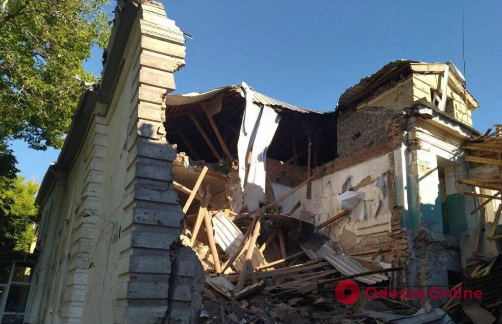 Последствия ракетного удара по школе в Днепропетровской области (фото)