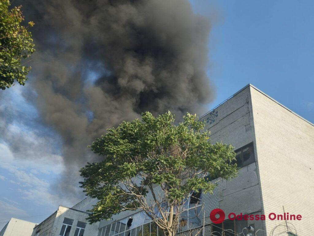 Наслідки ранкового ракетного удару по Одесі (фото, відео)