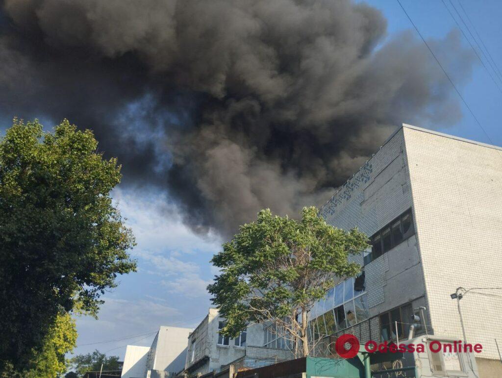 Наслідки ранкового ракетного удару по Одесі (фото, відео)