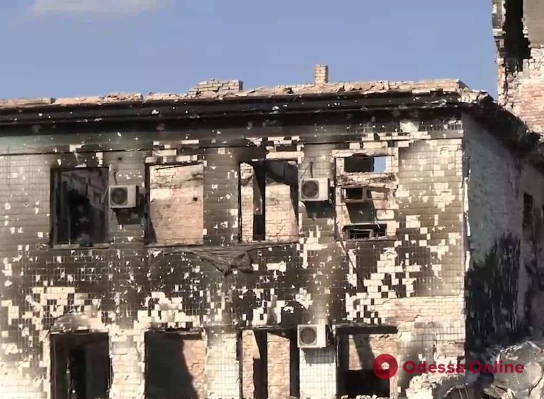 В Кадиевке ВСУ разрушили казарму с российскими оккупантами