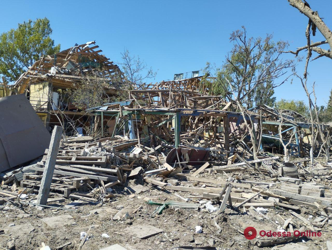 Разбитые дома мирных жителей: последствия рашистского ракетного удара по Затоке (фото)