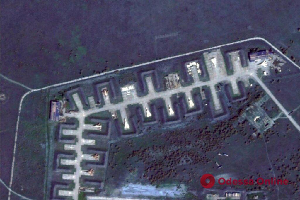 Взрывы на авиабазе в Крыму: появились спутниковые снимки уничтоженных самолетов
