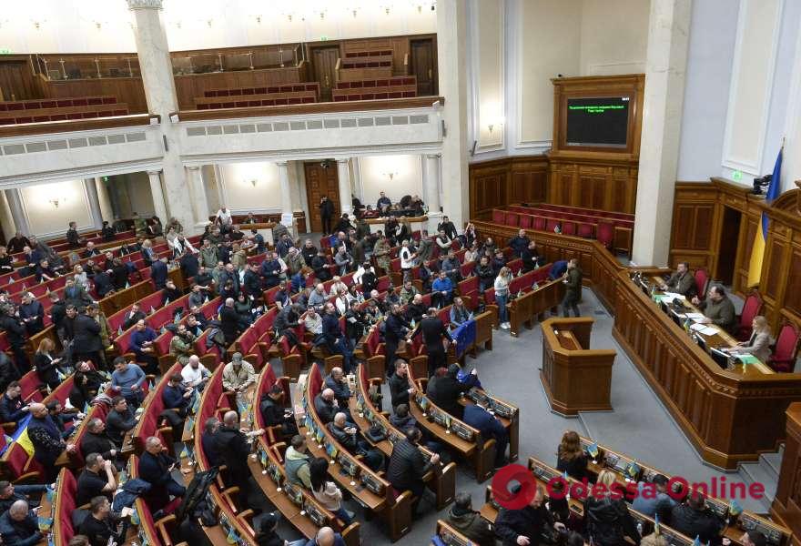 Вместо выбывших: ЦИК признал избранными депутатами Рады от «Слуги народа» IT-менеджера и юриста