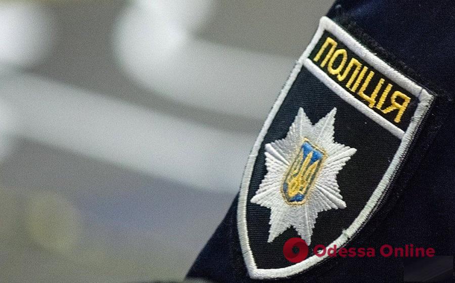 На Одещині правоохоронці зупинили нетверезого водія з холодною зброєю