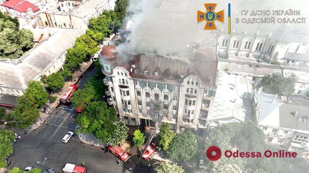 Загоряння даху будівлі на Катерининській: пожежу ліквідовано