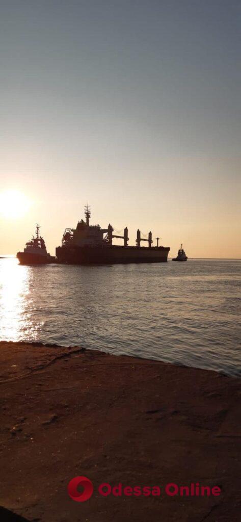 З портів Одеси та Чорноморська вийшли три судна з українською кукурудзою