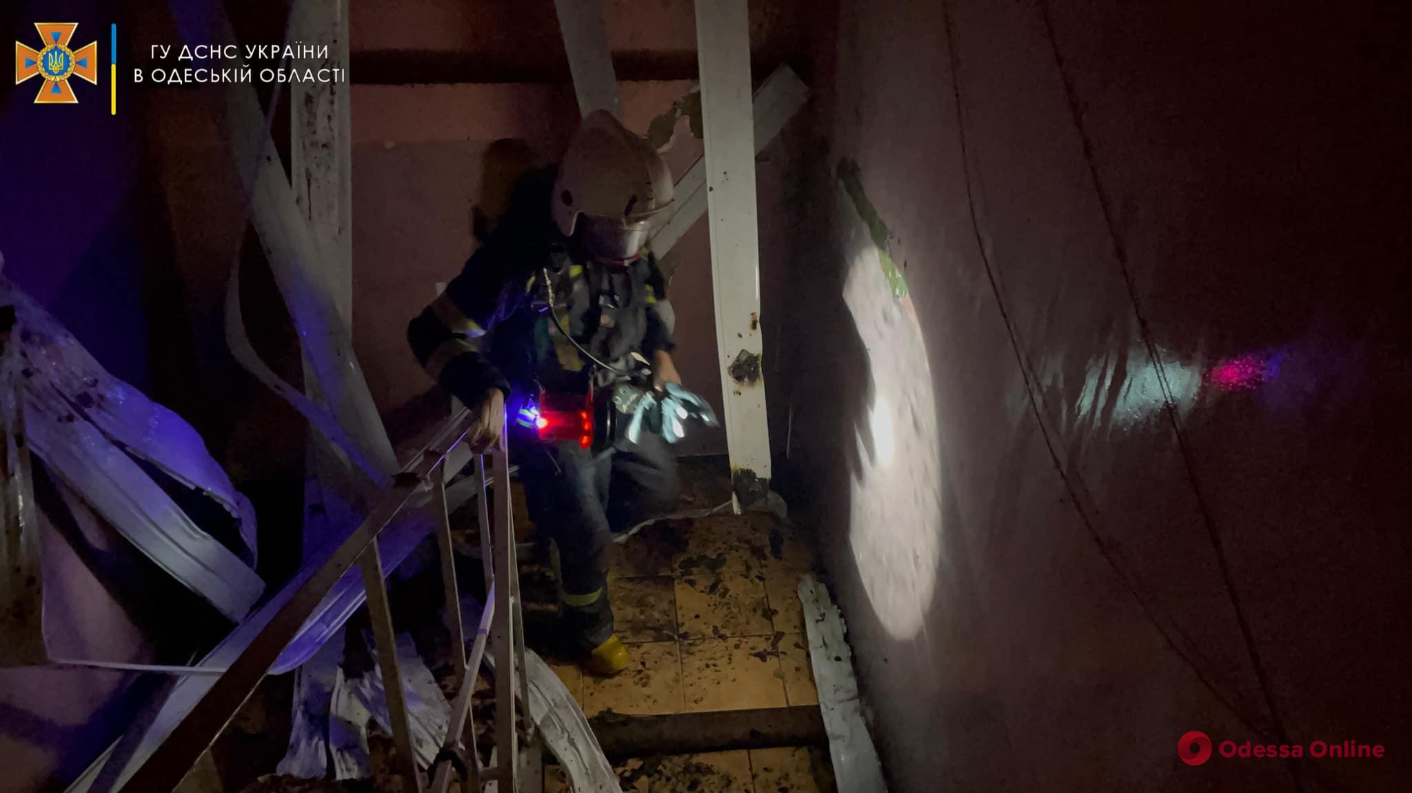 Одеса: рятувальники гасили пожежу у житловому будинку на Агрономічній (фото)
