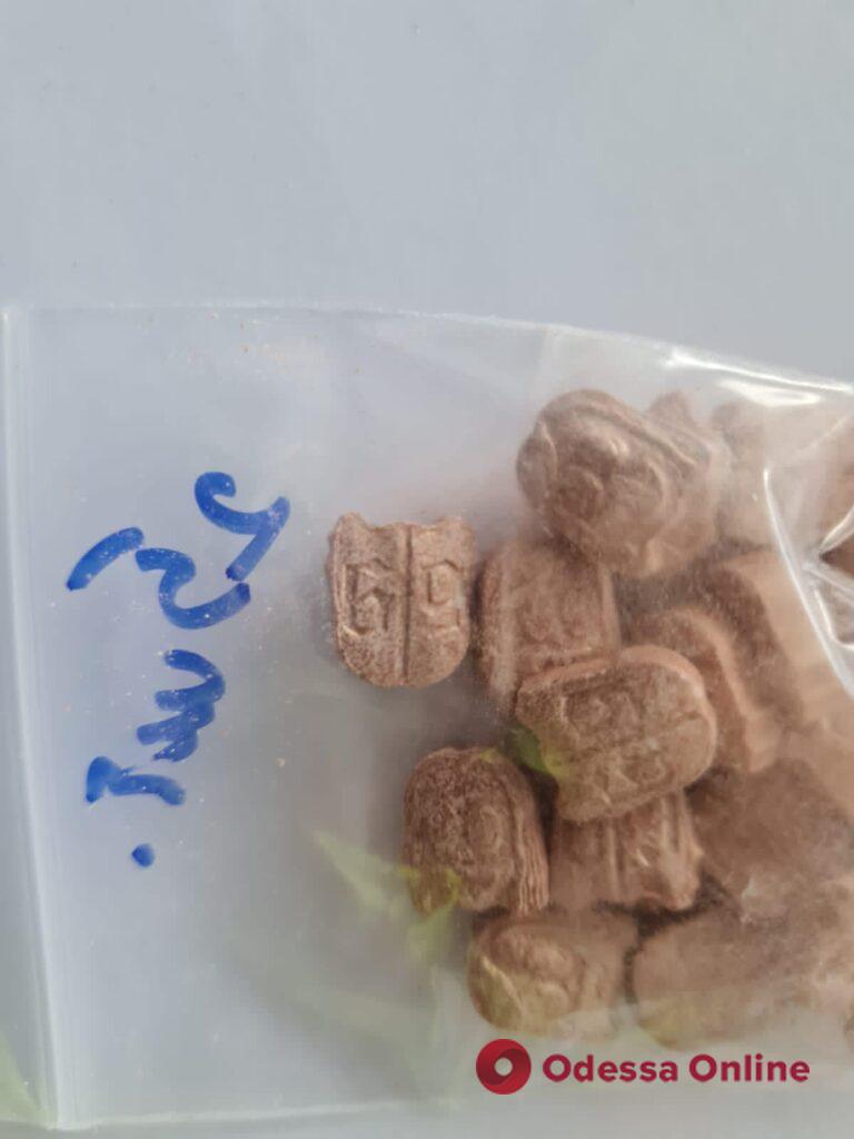 З Одеси до Алмати відправили посилку з дитячім харчуванням, в якому знайшли кокаїн та екстазі
