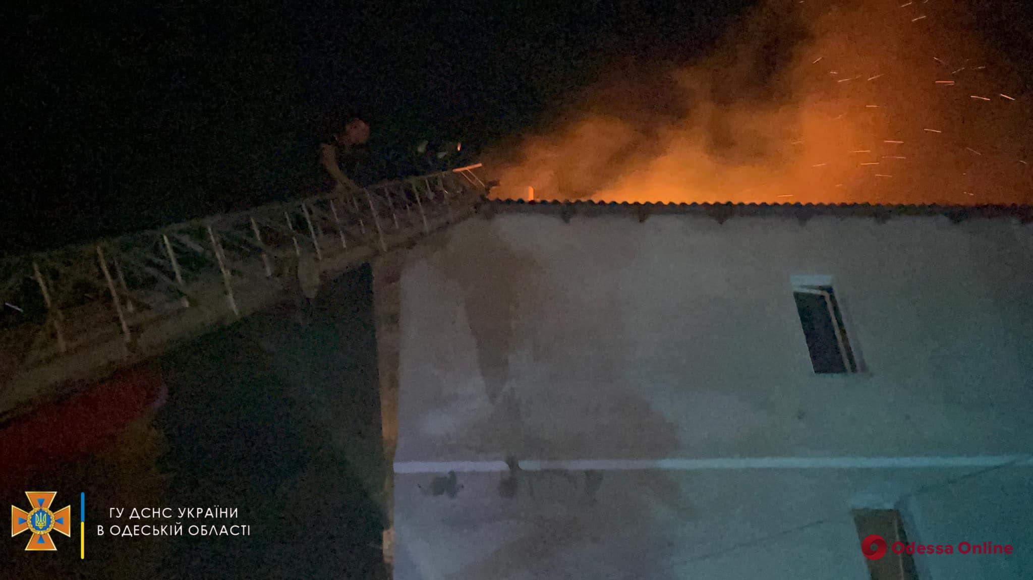 Одеса: рятувальники гасили пожежу у житловому будинку на Агрономічній (фото)
