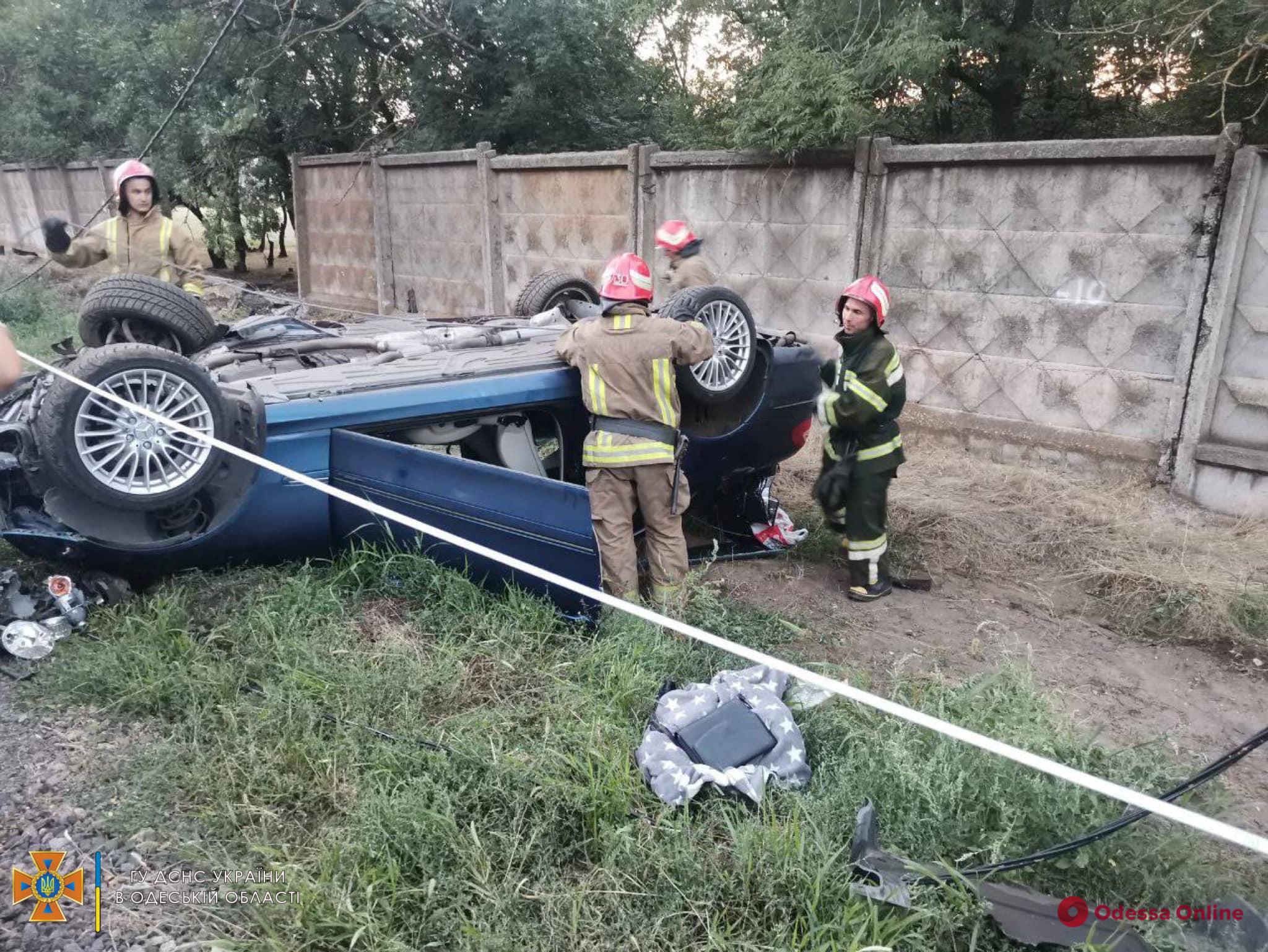 ДТП: в Овідіополі рятувальники визволили з понівеченої автівки постраждалого водія