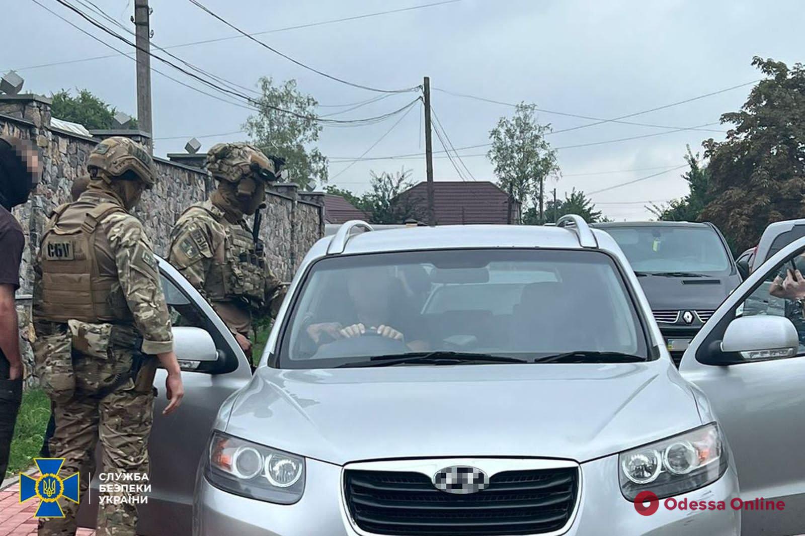 В Житомире СБУ заблокировала масштабную схему продажи автомобилей, которые ввозили в Украину под видом гуманитарной помощи