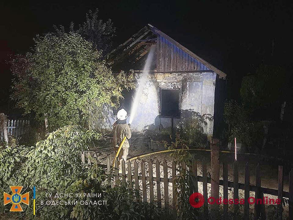 В Раздельнянском районе сгорел частный дом, есть погибшие (фото)