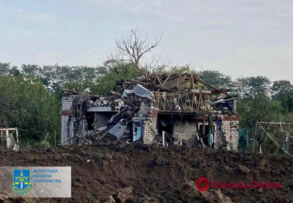 Ночной обстрел Запорожья: разрушены дома и поврежден транспорт