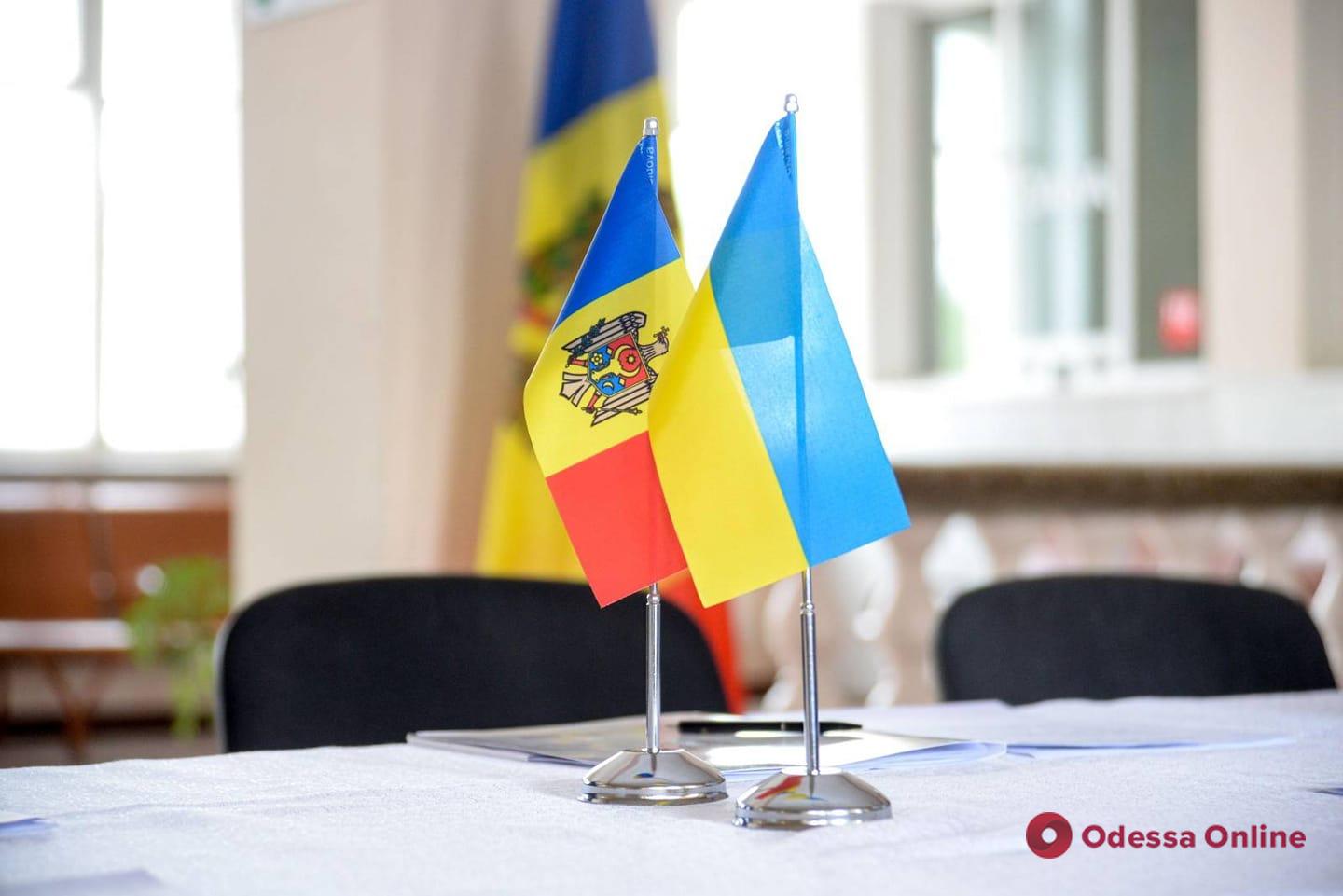 Украина и Молдова отменили разрешения на международные грузовые перевозки