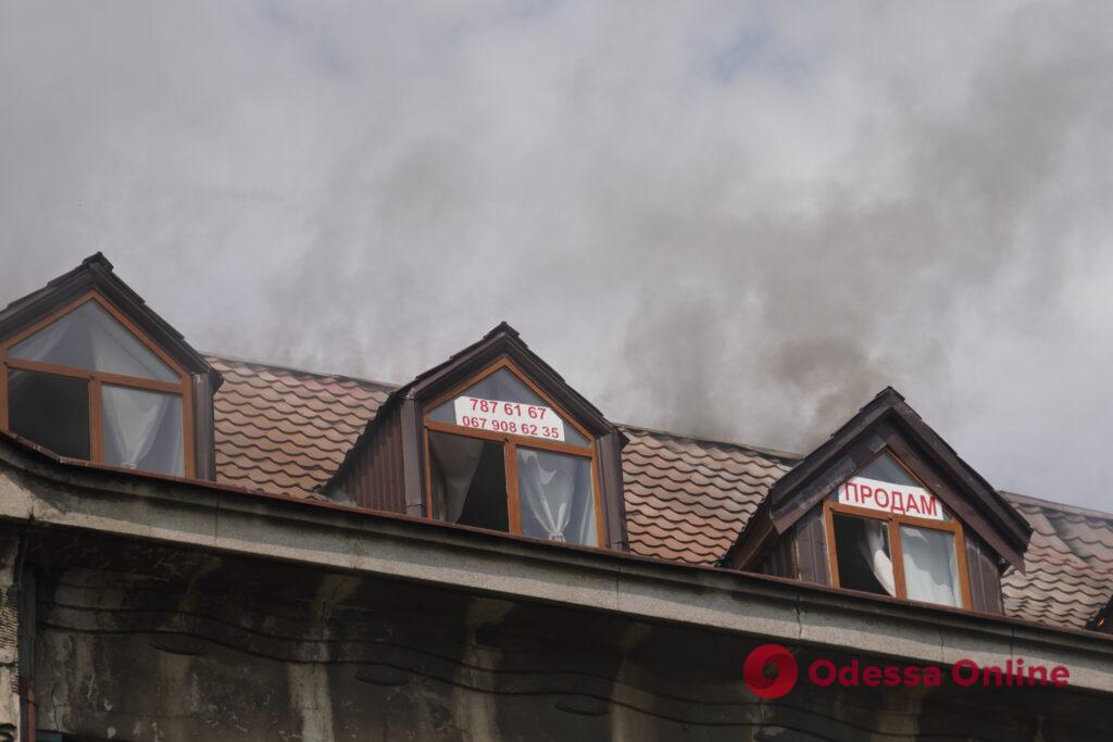 Возгорание крыши здания на Екатерининской: пожар ликвидирован