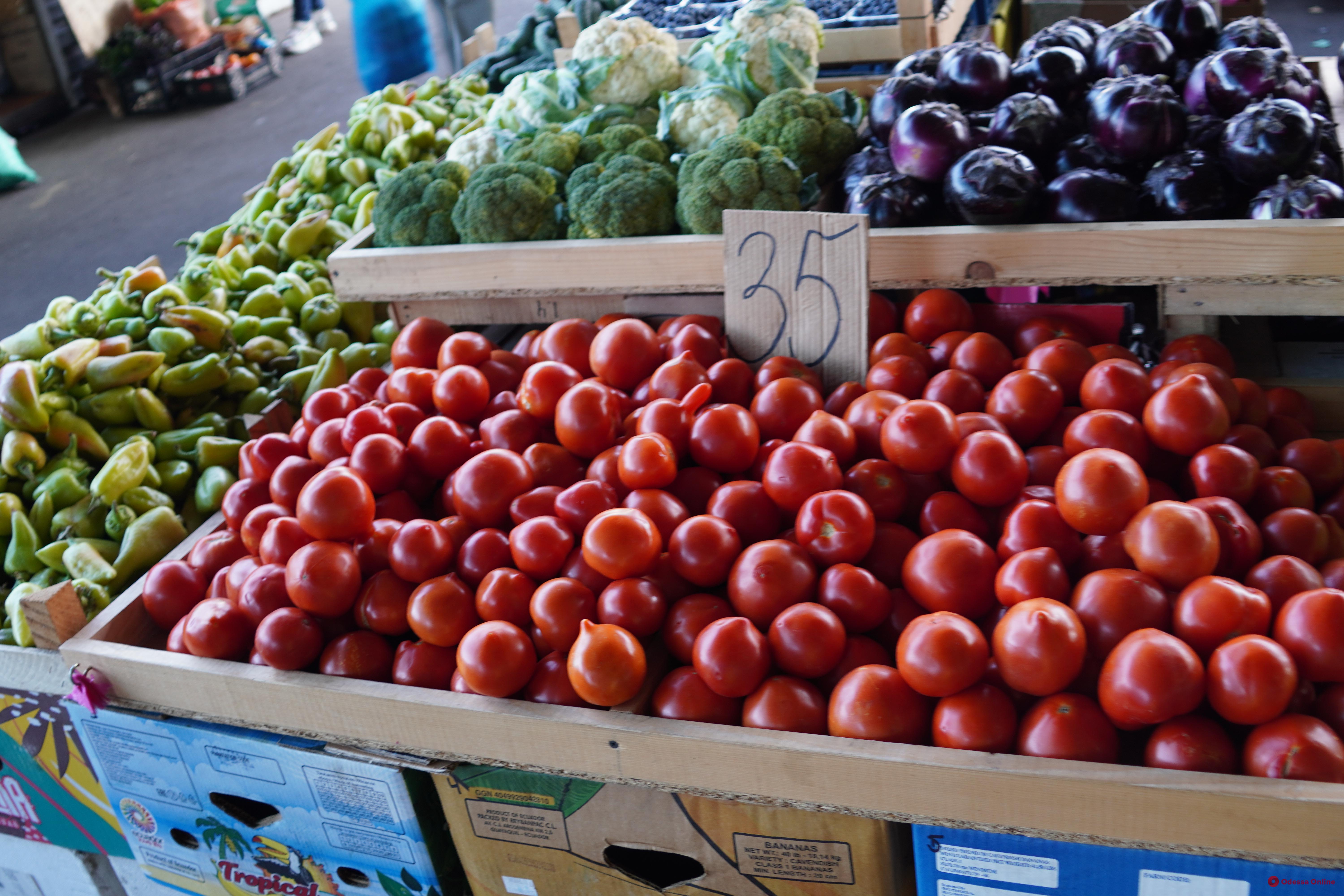 Слива, персики та кабачки: суботні ціни на одеському «‎Привозі»
