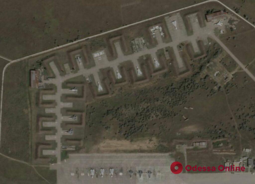 Взрывы на авиабазе в Крыму: появились спутниковые снимки уничтоженных самолетов