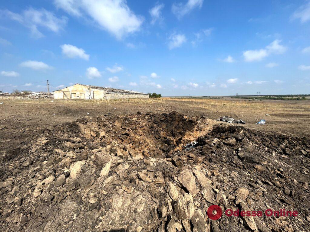 Наслідки ракетного удару по агропідприємству на Одещині (фото, відео)