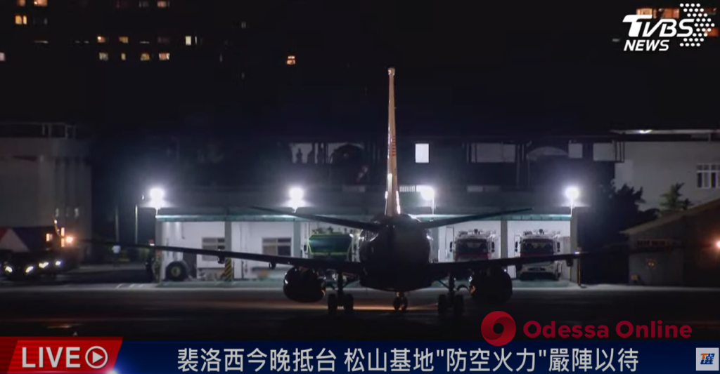Літак Ненсі Пелосі приземлився в аеропорті Тайваню