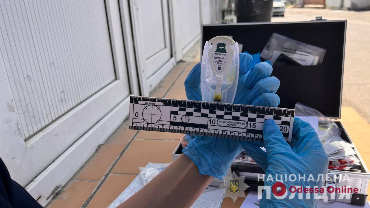В Одессе на Марсельской задержали женщину во время продажи метадона