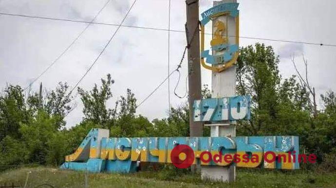 Гайдай: В оккупированном Лисичанске взрыв уничтожил около сотни российских военных