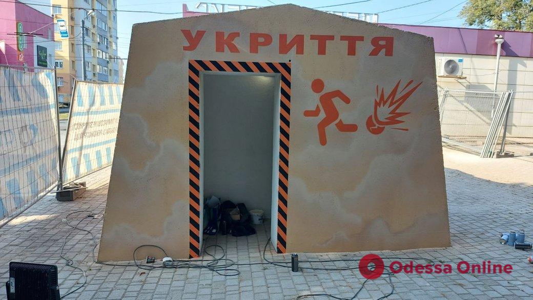 В Харькове установили первое укрытие на остановке транспорта