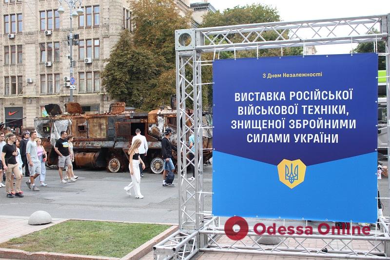 Під патронатом ЗСУ: на Хрещатику пройшов “парад” російської військової техніки