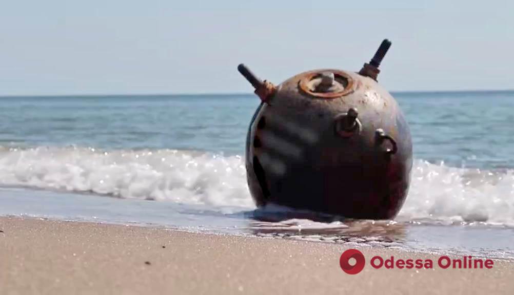 Сили оборони ліквідували якірну міну, яку прибило до узбережжя Одещини (відео)