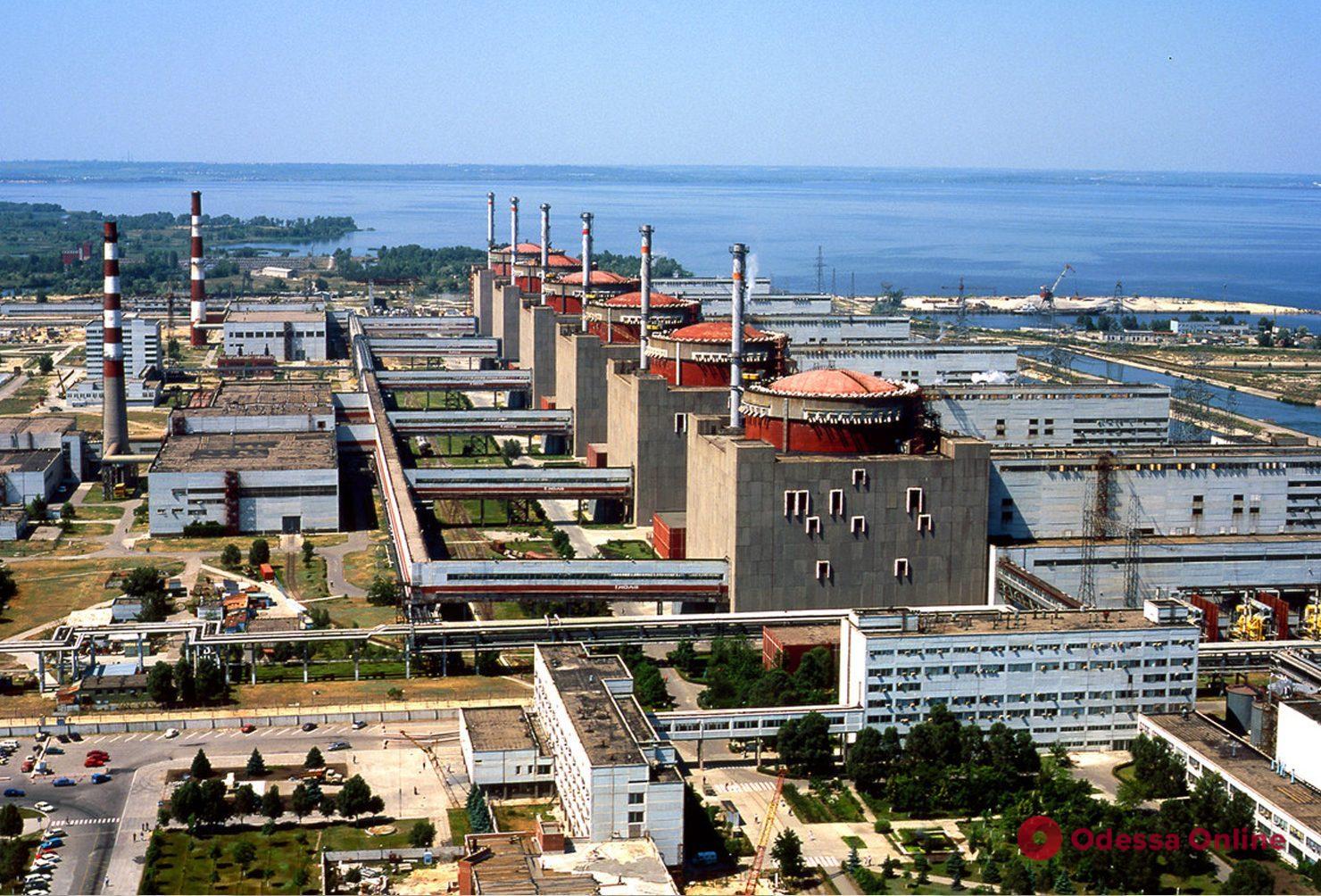 Энергоатом: россияне обстреливают Запорожскую АЭС, чтобы обесточить юг Украины
