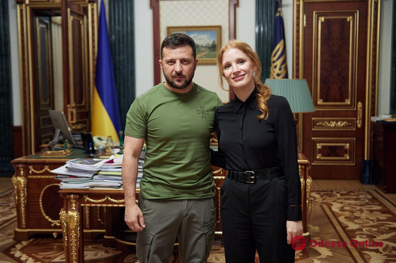 Україну відвідала американська акторка Джессіка Честейн